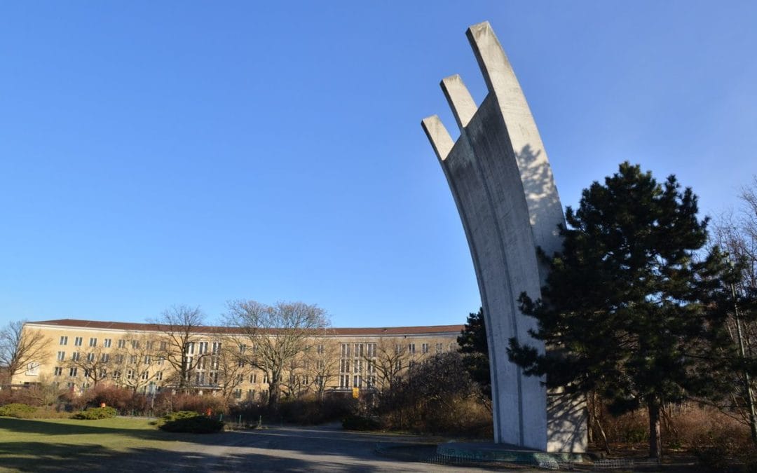 Hungerharke – ein Denkmal für die Luftbrücke