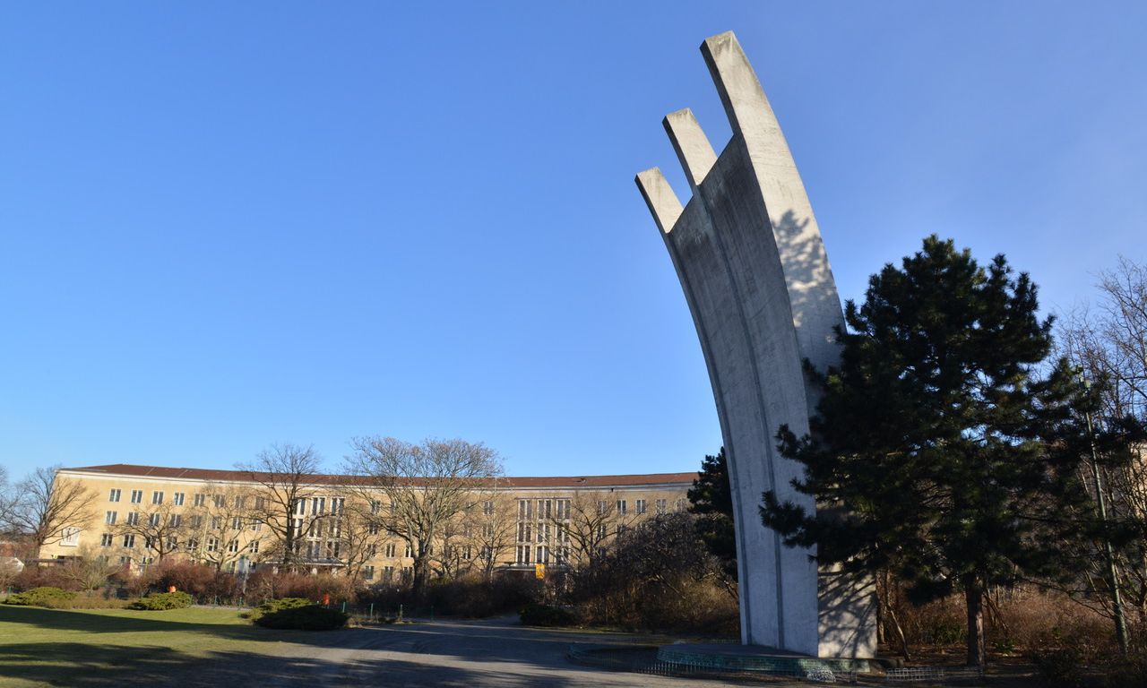 Hungerharke – ein Denkmal für die Luftbrücke