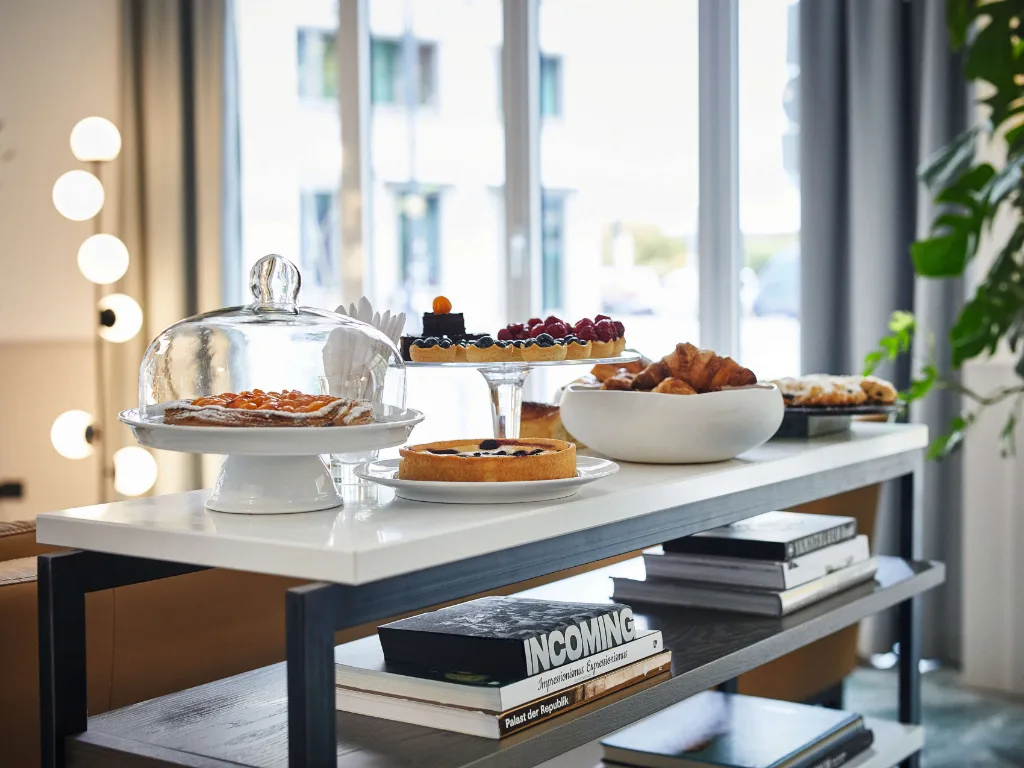 hotel-alexander-plaza-berlin-nachmittagskaffee-3