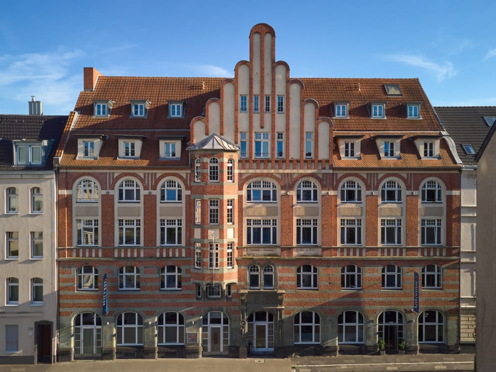 totale-aussenaufnahme-hotelfassade