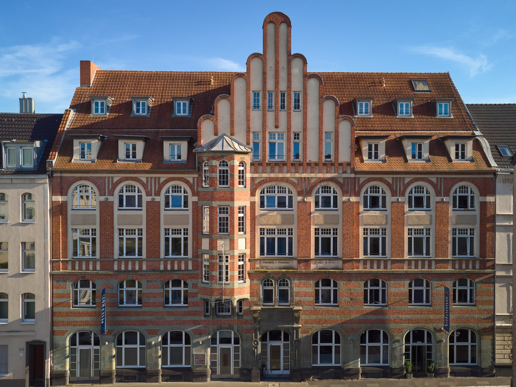 hotel-antonius-aussenansicht Classik-hotel-antonius-aussenansicht-rotes-backsteinhaus