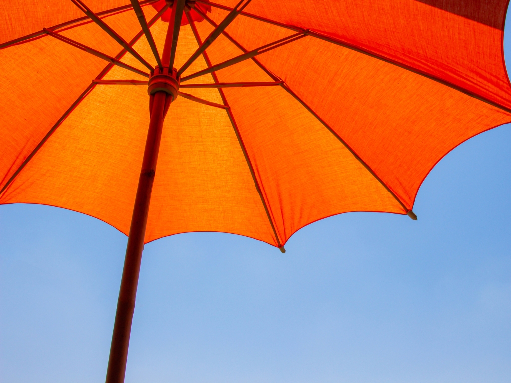 roter sonnenschirm