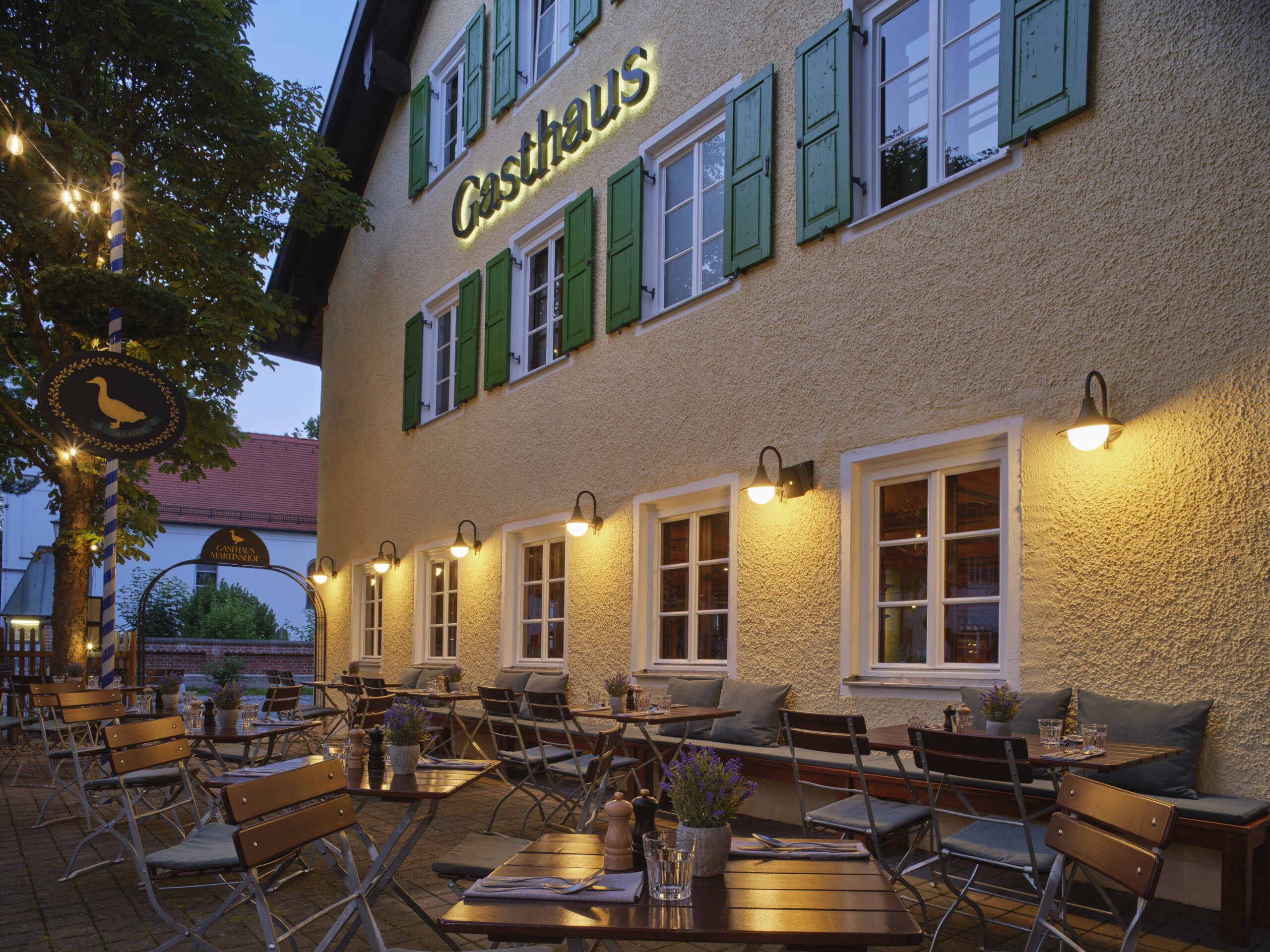 bayerisches gasthaus biergarten muenchen-riem