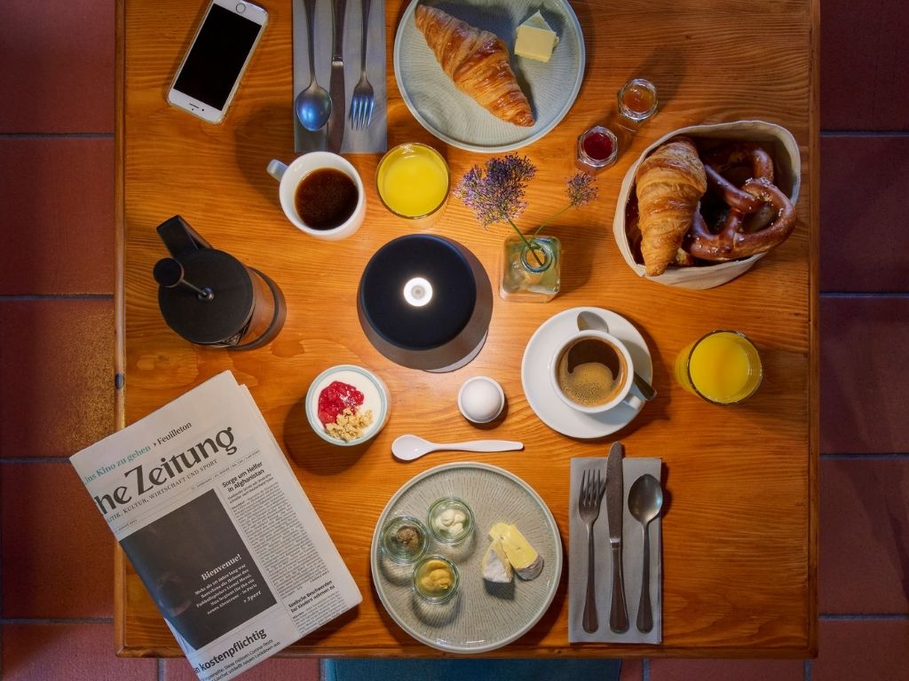 Gedeckter Frühstückstisch im Classic Hotel Martinshof
